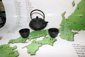 50 E Teapot + 2 cups (1)